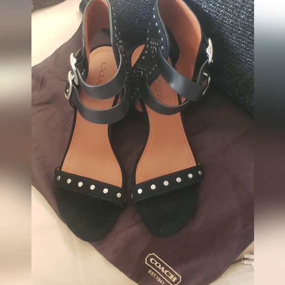 💫🎉 HP Coach: Odessa Wedge Rivets Sandals NWOT - Picture 8 of 8